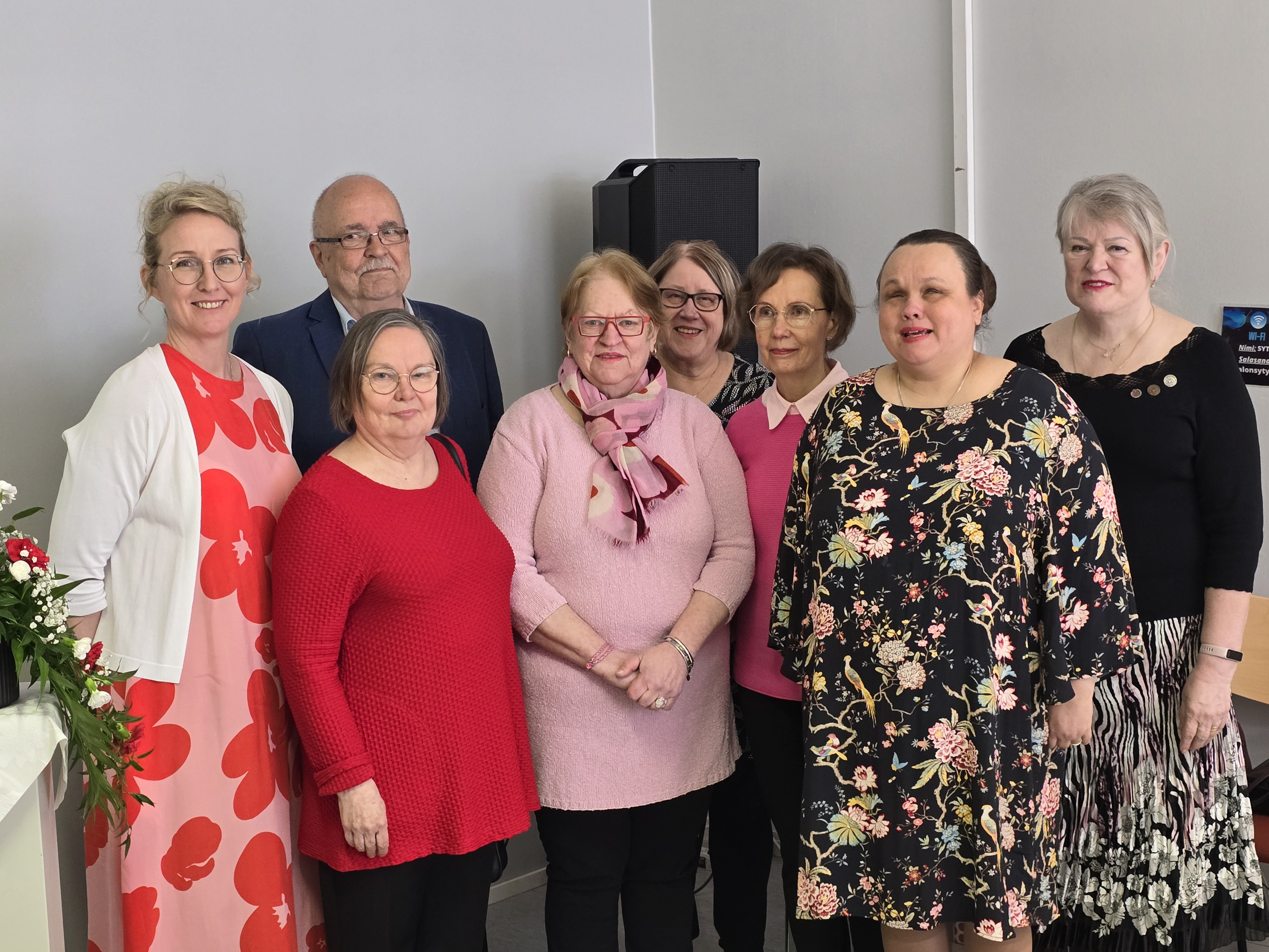 Sytyn hallituksen jäsenet hymyileväisinä Sytyn 20v juhlassa. 